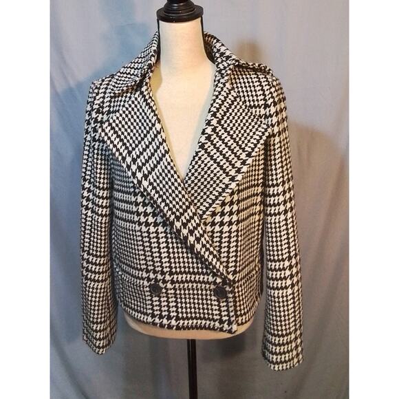 Liz Clayborn - Picture 1 of 5